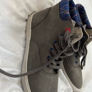 Bucket feet shoes size 10 women or 8 men